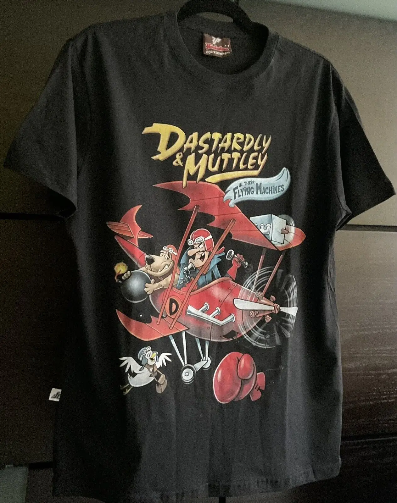 WACKY RACES T-SHIRT -Sz L - DASTARDLY & MUTTLEY IN THEIR FLYING MACHINES - NWOT