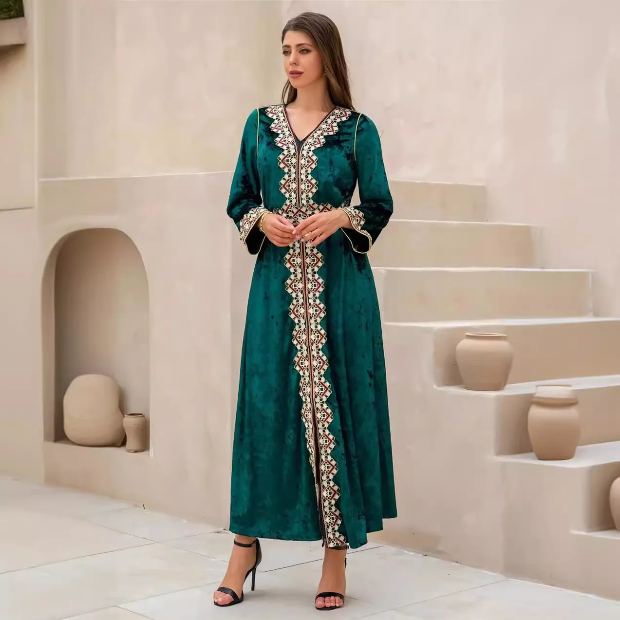 Robe pour femmes musulmanes, nouvelle tenue électrique d'automne et d'hiver 2025, avec Robe brodée en velours doré