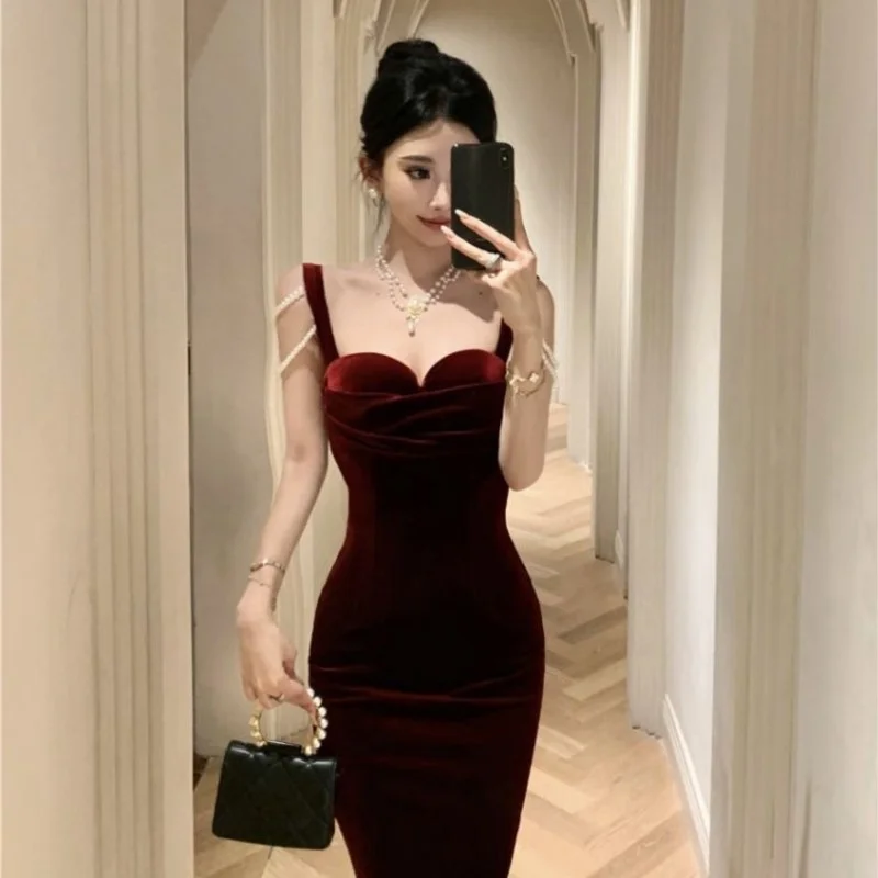 

Light luxury minority toasting dress temperament banquet red velvet strap