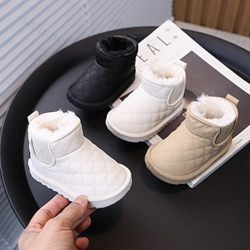 

Детские однотонные универсальные плюшевые зимние ботинки в стиле ретро, новинка зимы 2024, детские теплые бархатные нескользящие высокие хлопковые сапоги