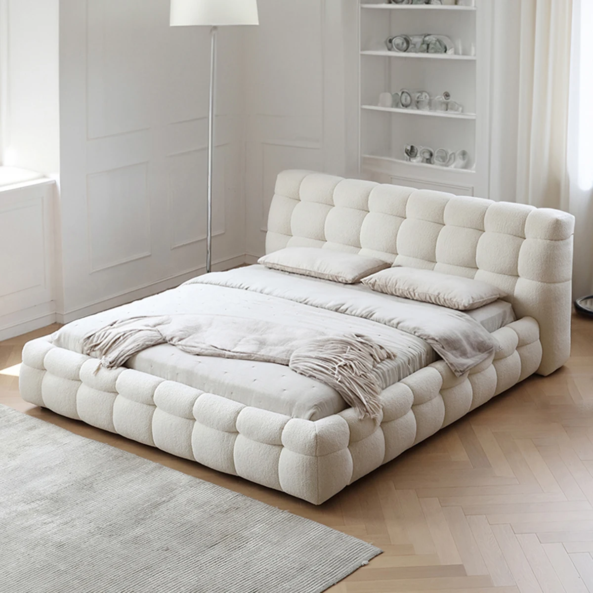

Popular Modern Fabric Bed Upholstered Cream White Cloud Bed Set Furniture Bedroom Latest Designer High Quality Wooden King Bed