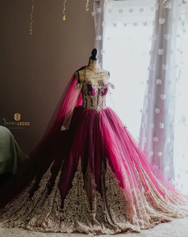 Vestidos de Quinceañera de princesa rosa fucsia, apliques florales, hombros descubiertos, dulce 16 con capa