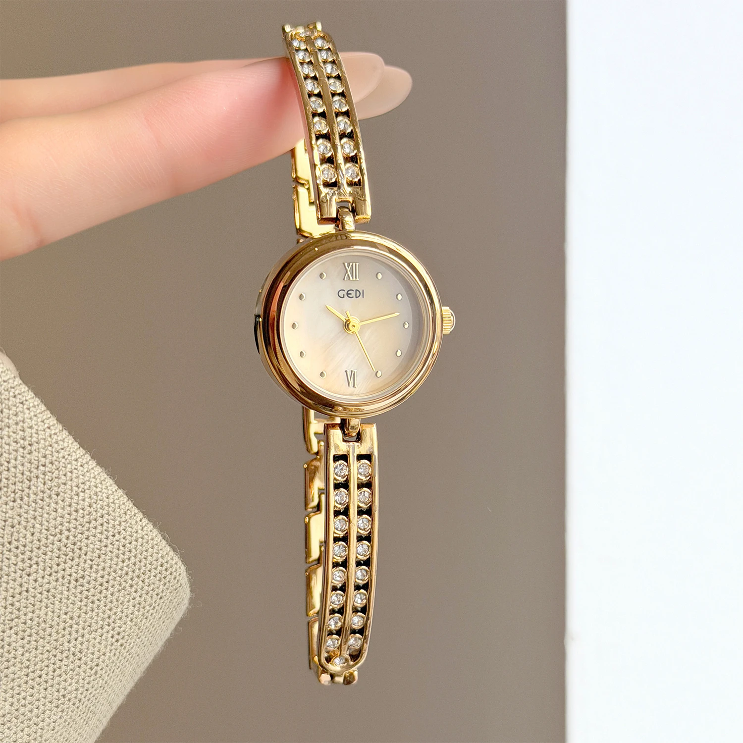 Watches for Women Compact bracelet Round Shell Dial Stainless Steel Wristwatch Elegant Ladies Quartz Watch Dress Clock Gifts