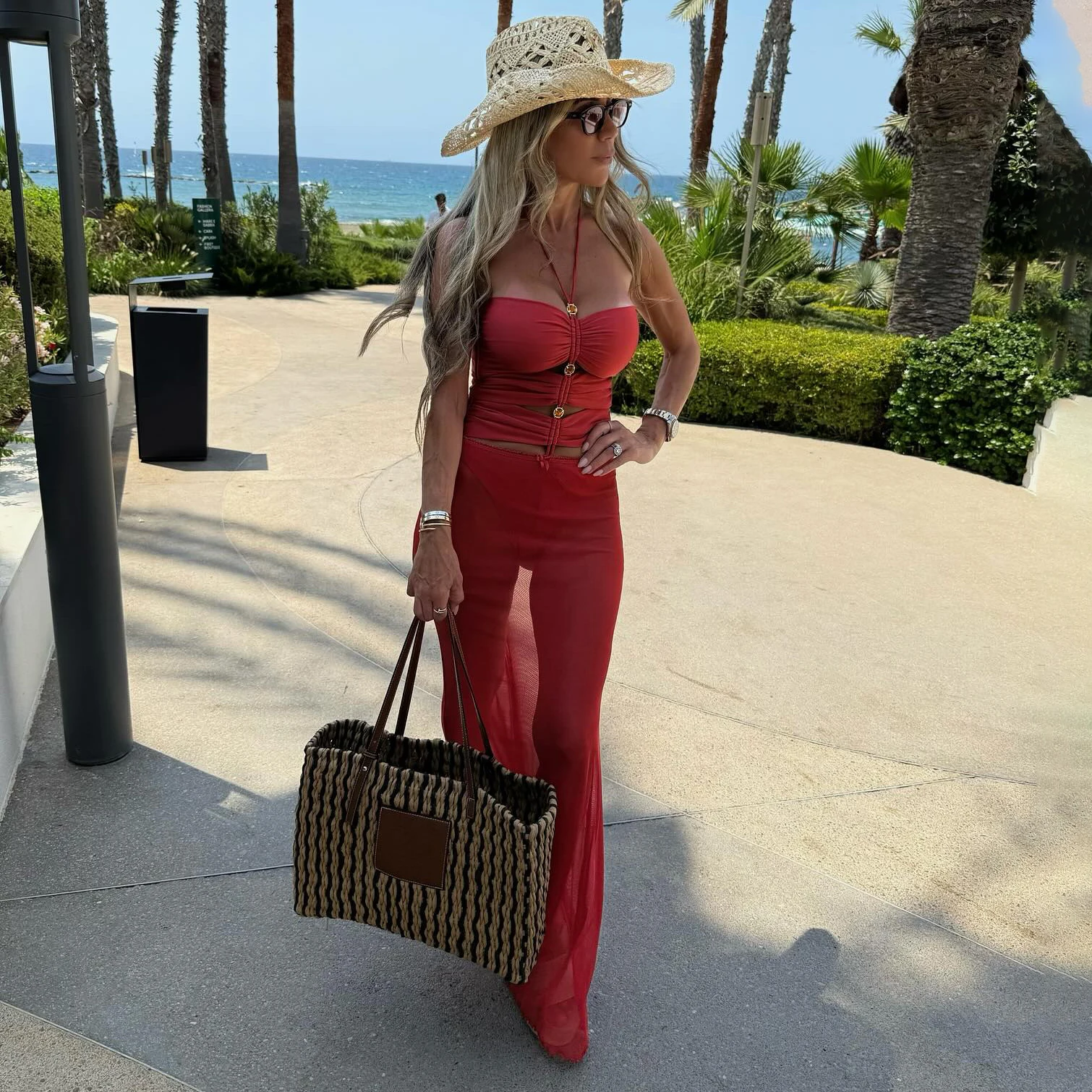 

Цельный купальник с бусинами 2025, женский сексуальный бикини-бандо, бикини, купальник с эффектом пуш-ап, женский полый купальный костюм, блестящая красная пляжная одежда