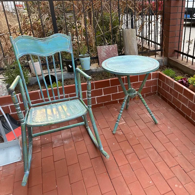 Vintage-Style Round Iron Side Table: Perfect for Garden, Patio, and Home Decor