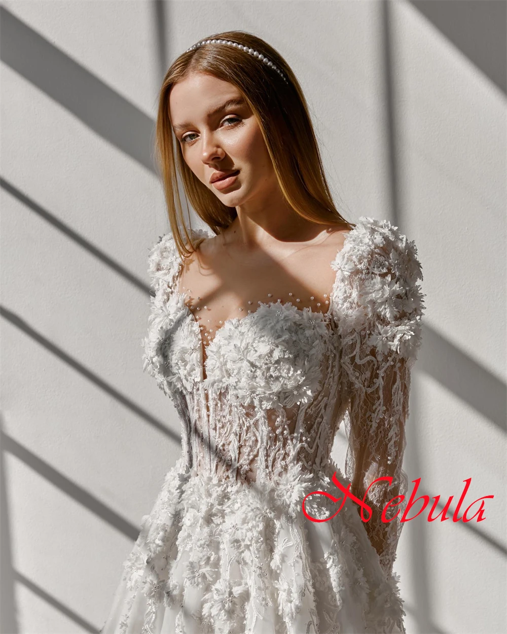 맞춤형 우아한 화이트 Organza 웨딩 드레스 절묘한 Strapless 긴 소매 코트 트레인 Appliques Backless Bridal 가운