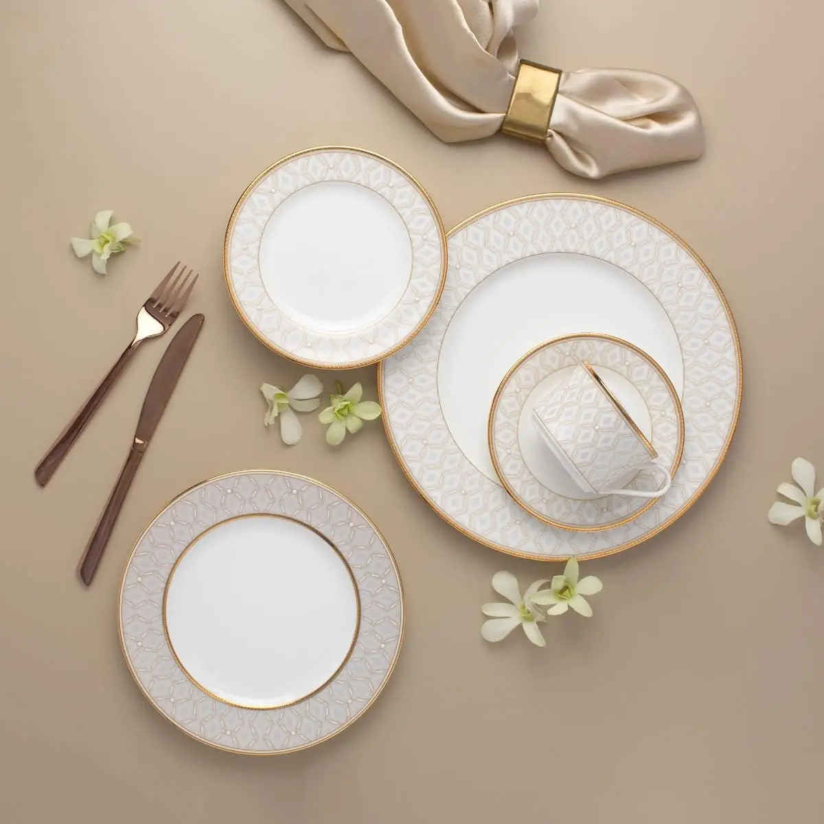 إعداد مكان نوبل بيرل مكون من 5 قطع، خدمة لـ 1