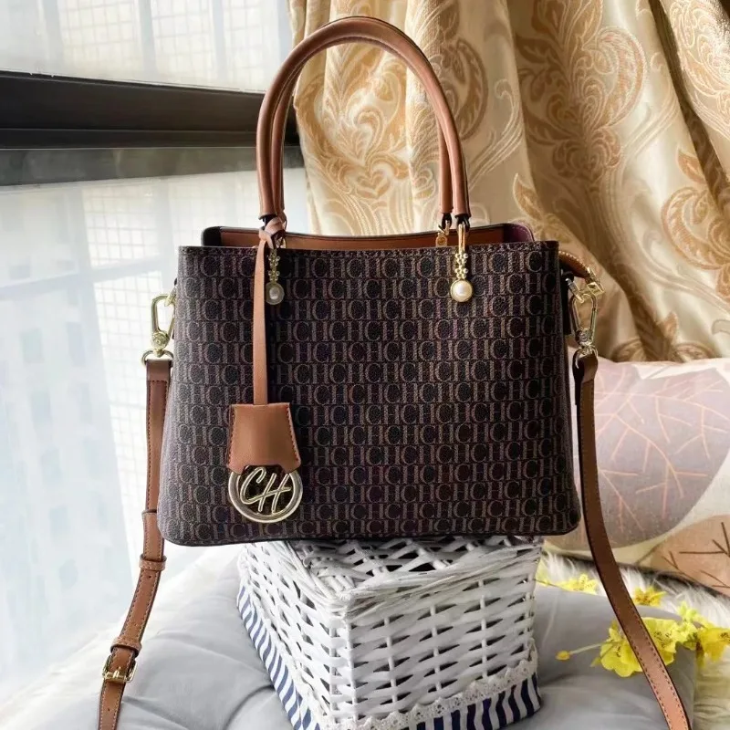 

Women's Bag 2025 New Retro Handbag Atmospheric Shoulder Messenger Bag Large Bag Soft Leather Ladies Bag Carolina Herrera