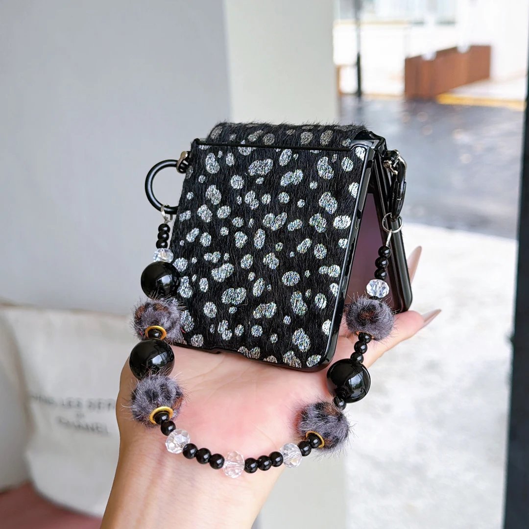 Luxury Fluffy Snow Leopard Pattern Phone Case With Chain Bracelet for Samsung Galaxy Z Flip 8 Z flip 5 Z Flip 6 Z Flip 7 Cover