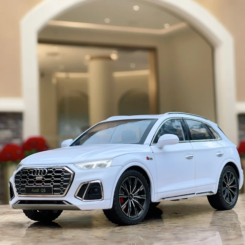 

1:24 A Q5 Alloy Model Car SUV Off-road Vehicle Diecast Metal Toy Car Collection Boy Toy Car Simulation Pull Back Gift for Kid