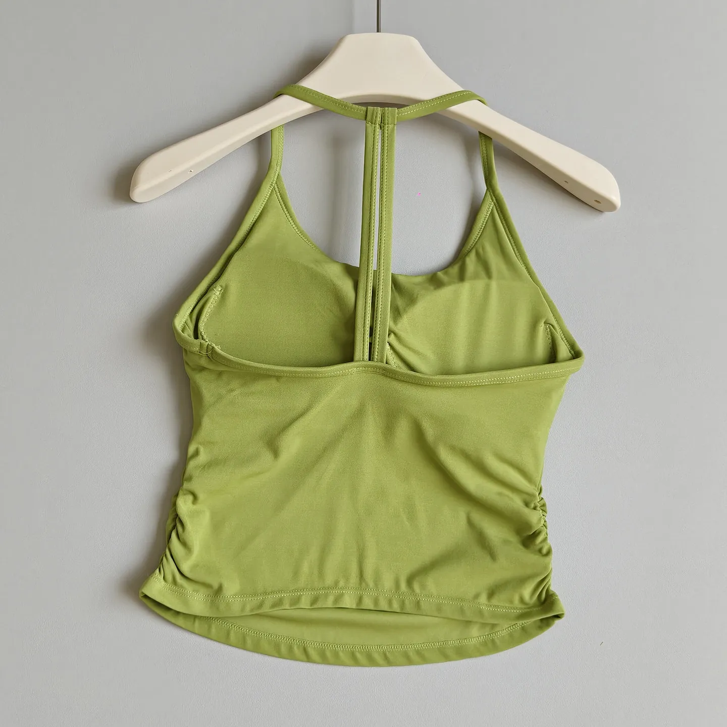 Yoga-Top mit Brustpolster für Damen, Neckholder-Fitness-Unterwäsche, Sport-BHs, atmungsaktives, schnelltrocknendes Sport-Top für Outdoor-Aktivitäten. – Detail 4