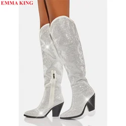 Luksusowy projektant Full Rhinestone Stud Knee High Boots Crystal Pointed Toe Long Boots Chunky High Heels Western Cowboy Boots Women