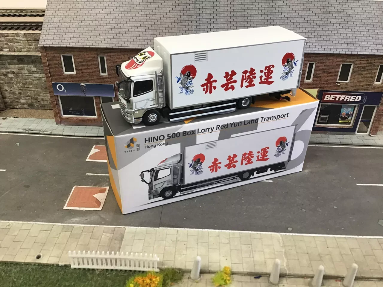 

1/64 Hino 500 Box Грузовик Red Yun Land Transport, крошечный HK 156