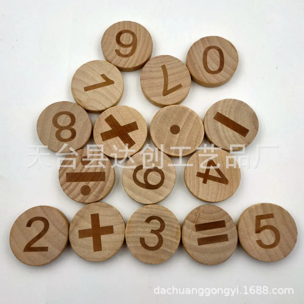 13-30 ミリメートル木彫り数字 26 英字ラウンドウッドチップ、幼児木製品ラウンドチップ