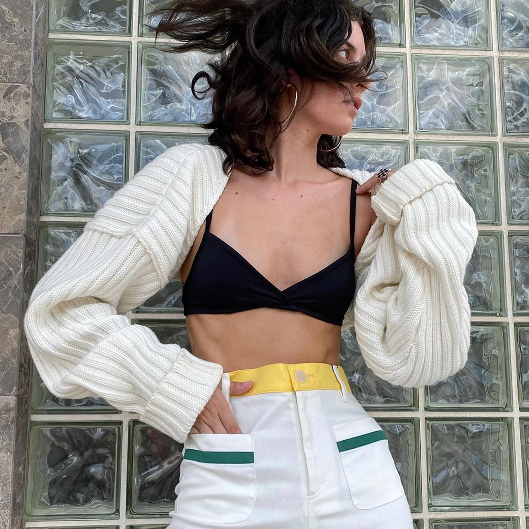 Top feminino de malha com manga cortada e detalhes canelados, gola xale grande, moda outono inverno