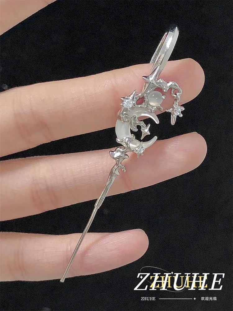 

New Chinese-Style Copper Alloy Piercing Moon-Shaped Earrings As A Gift For Women's Carnival Celebration