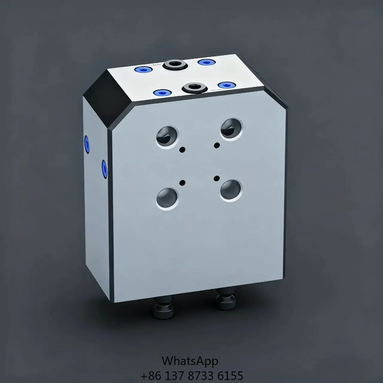 

4-я ось с двумя основаниями Riser — самоцентрирующиеся тиски D52 с нулевой точкой Lang Work Holding