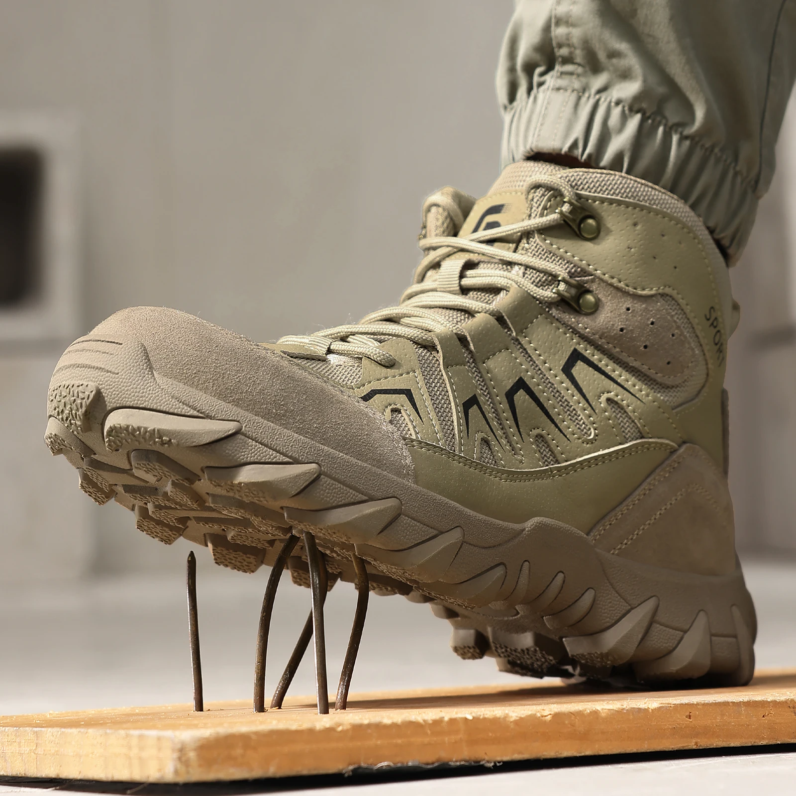 Men's work shoes with high heels, all-season model, anti-shatter and anti-stab rubber sole