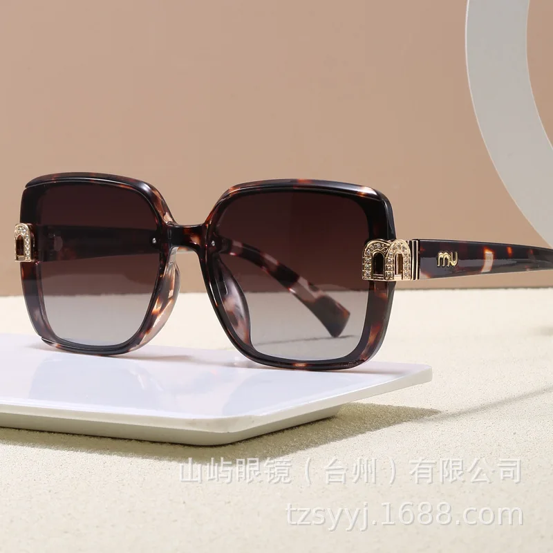 

2025 New Luxury Polarized Sunglasses Women Premium Fashion Street Style Best Seller Versatile