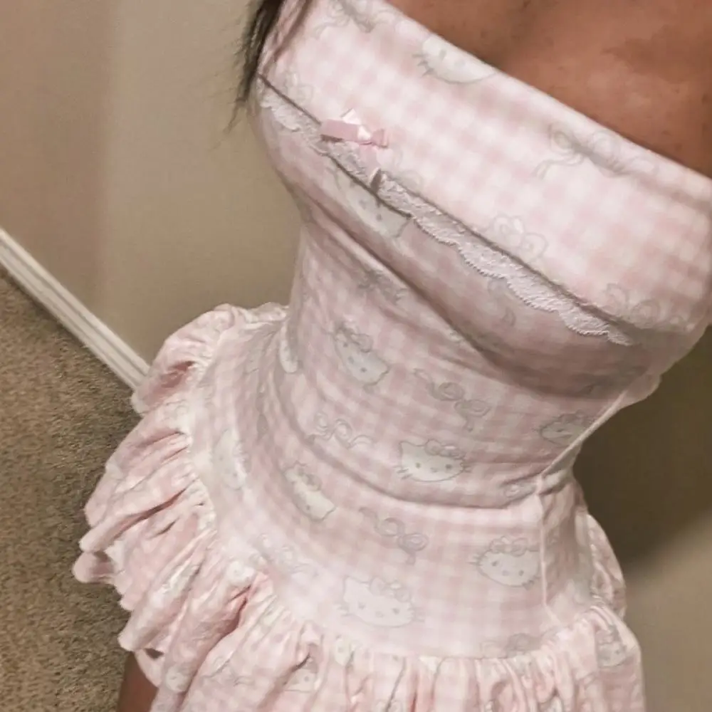 かわいい漫画ハローキティプリントドレスかわいいサンリオ Y2K サブカルチャースリムフィットケーキスカート女性の原宿セクシーなストラップレスドレス