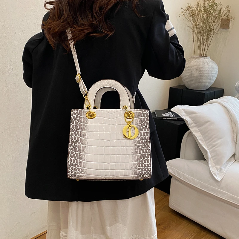 

Стильная сумка через плечо из натуральной кожи для женщин, сумка в стиле Messenger, элегантный классический дизайн из люксового бренда