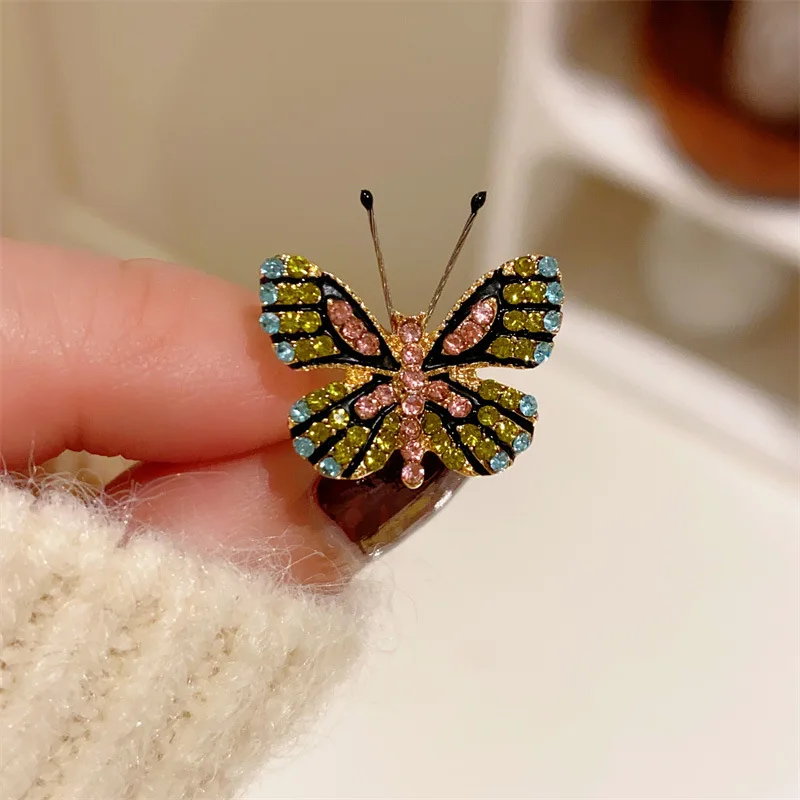 Small Colorful Butterfly Brooches for Women Corsage Elegant Clothing Accessory for Coat and Shirt Fashion Jewelry Pin Buckle