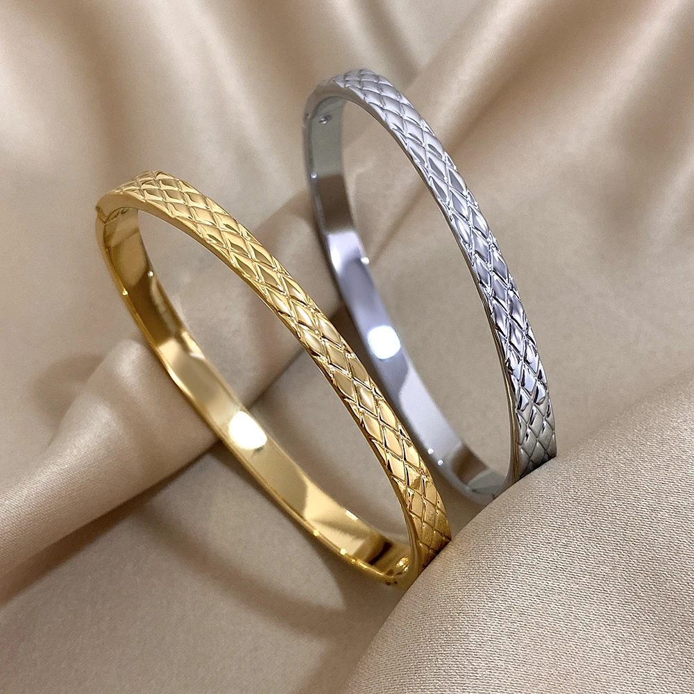 Coco Crush Ear Cuff: The Ultimate Trendy Statement Jewelry for Women in 2024
