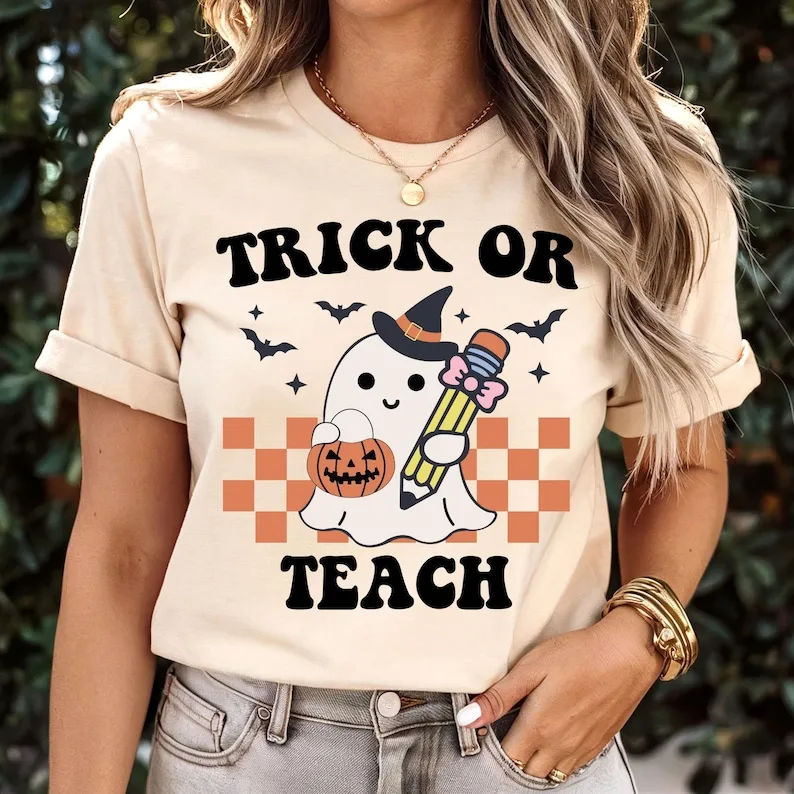

Рубашка для учителя на Хэллоуин, женская футболка с принтом «Кошелек или учитель», жуткая футболка для учителя, рубашка в стиле ретро с призраком, осенний топ с графическим рисунком учителя