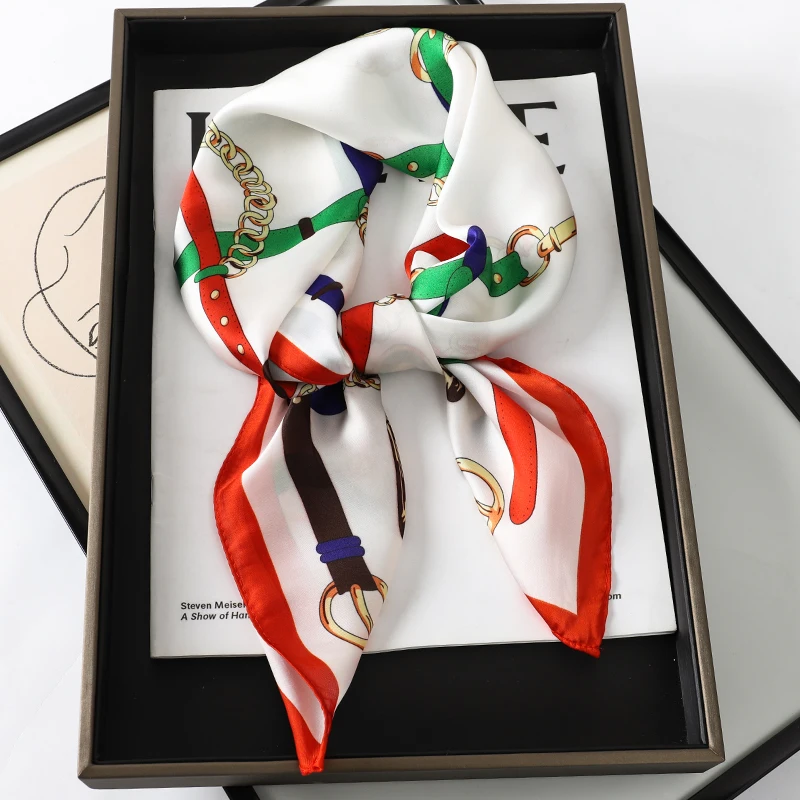Luxe Print Ketting Das Sjaal 2025 Zijden Vierkante Sjaal Vrouwen Wraps Vrouwelijke 70 Cm Haar Hand Pols Headkercheif hijab Bandana