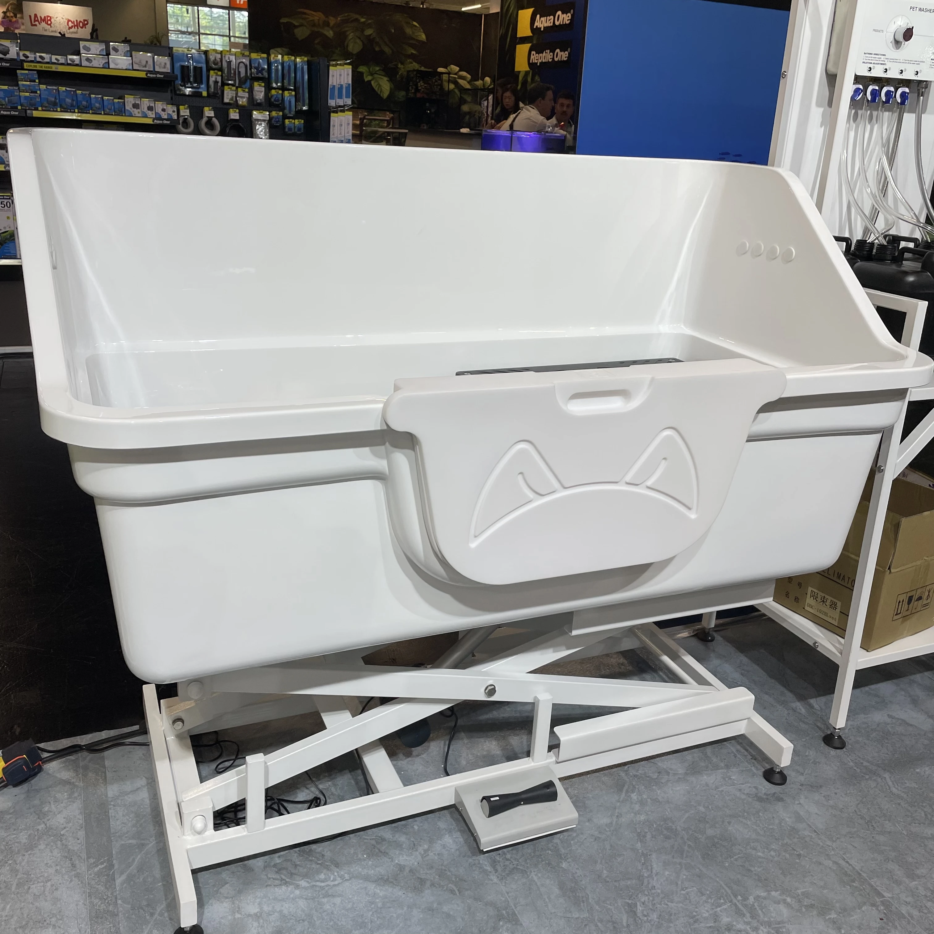 

Factory wholesale Pet Bath Tub Durable Acrylic Bath Tub Large luxury pet bathtub Aeolus Animal Fiberglass Electric Lifting Tub