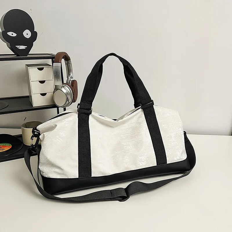 

Crossbody bag wet and dry separation portable backpack sports large-capacity yoga fitness bag tide brand leisure travel bag