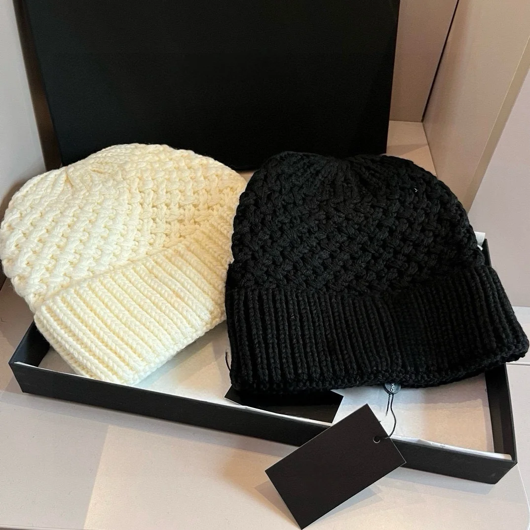 

2025 Latest Model ：beanie Knitted Hat Couple Men Women Hat Wool Warm Holiday Gift Light Luxury Italian Craftsmanship Skiing