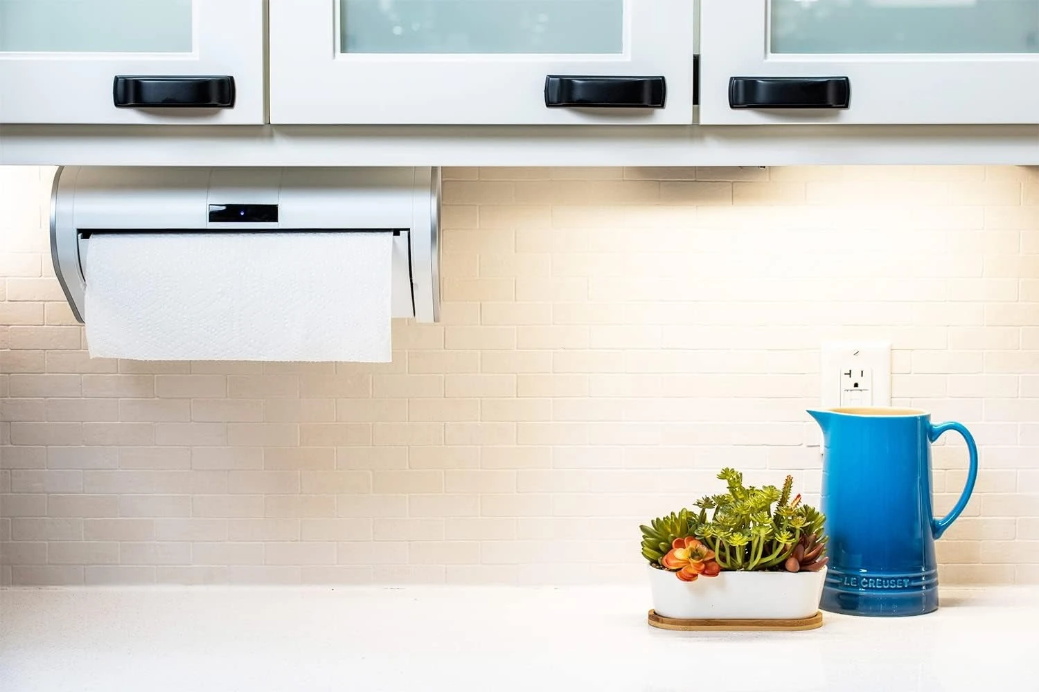 Automatic Paper Towel Dispenser. Touchless Technology. Works with Most Paper Towel Brands and Sizes.White