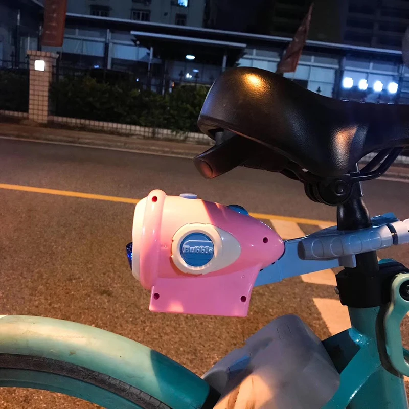 آلة فقاعات الدراجة خفيفة الوزن، صانع فقاعات أوتوماتيكي متوهج، لعبة محمولة للاستخدام الخارجي للأولاد والبنات