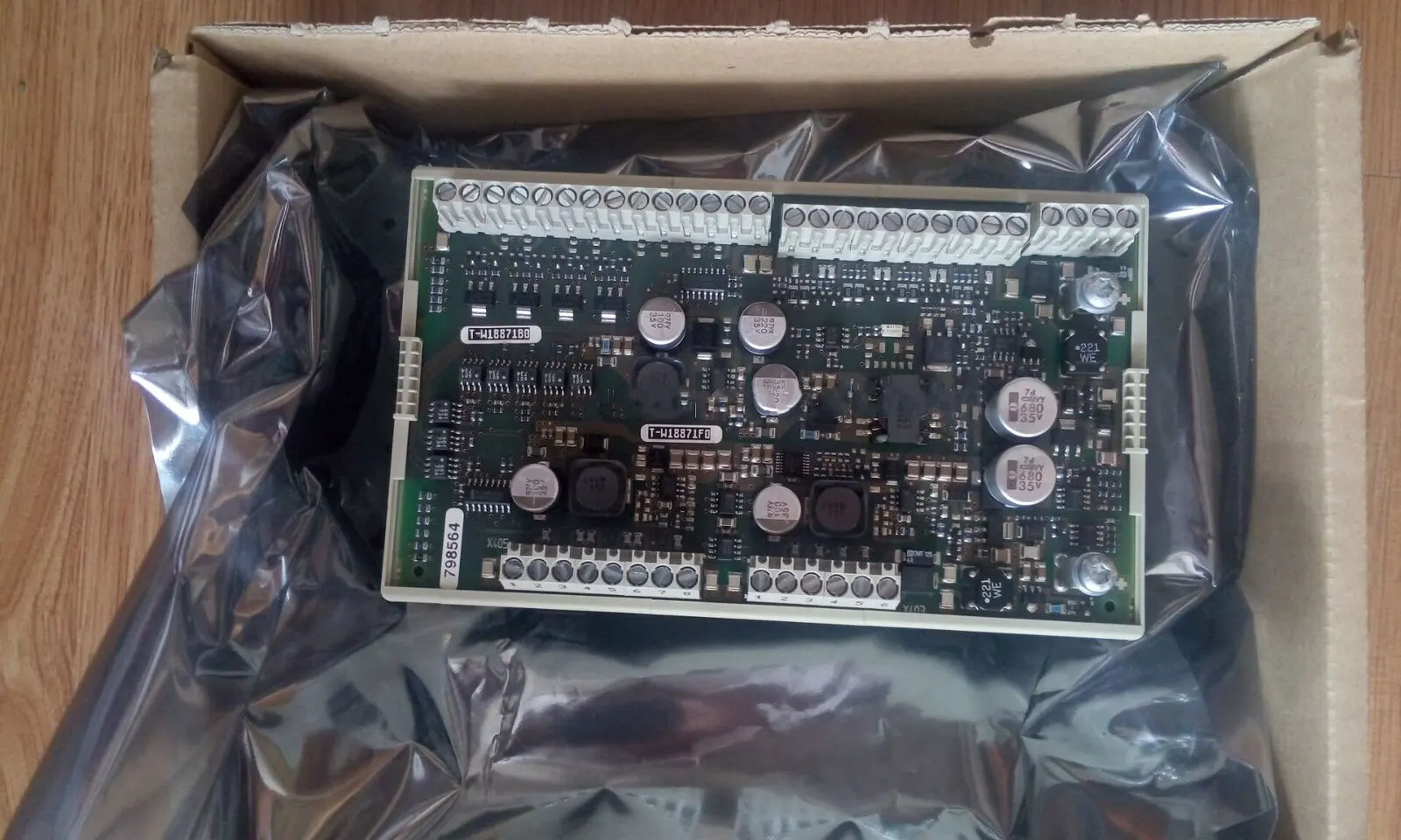 

Brand New 6SE7090-0XX84-3DB1 Warrently One-year