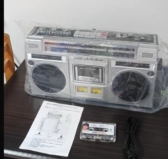 

Новый стереомагнитофон, магнитофон, винтажный ностальгический ретро-плеер