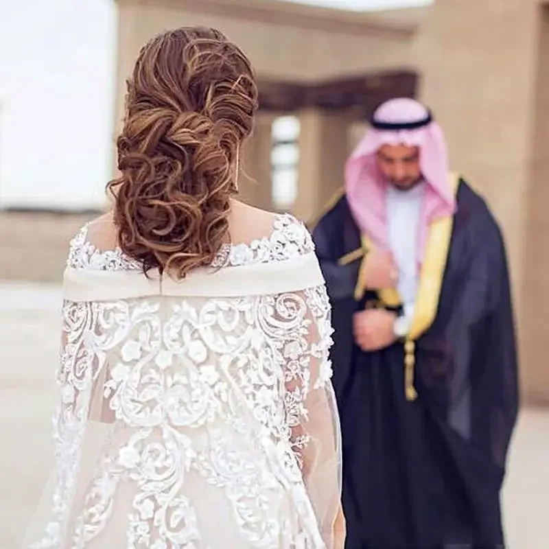 Abiti da sposa personalizzati di nuovo stile Abito arabo con fiori 3D con scollo a barca Abiti da sposa di linea