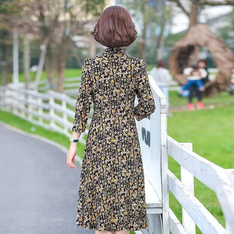 2023 New Spring and Summer Fashionable Noble Wide Wife Lapel Print Mid Sleeve Knee Over Fashion Fragmented Flower Dress