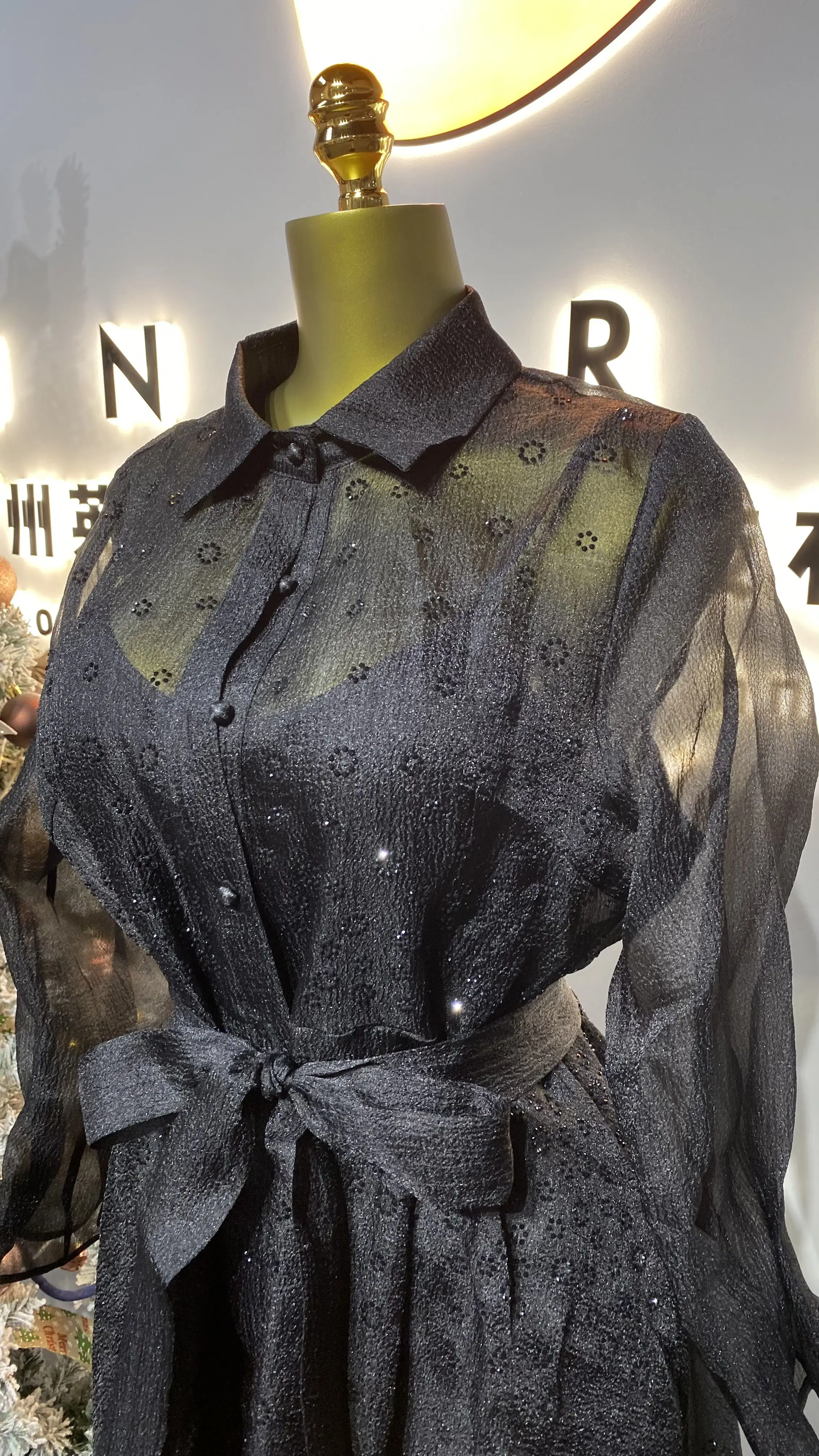 2025 Spring Roman V-neck belted coat, casual women's wear, lantern sleeve, imperial embroidered lace dress-GZXX176