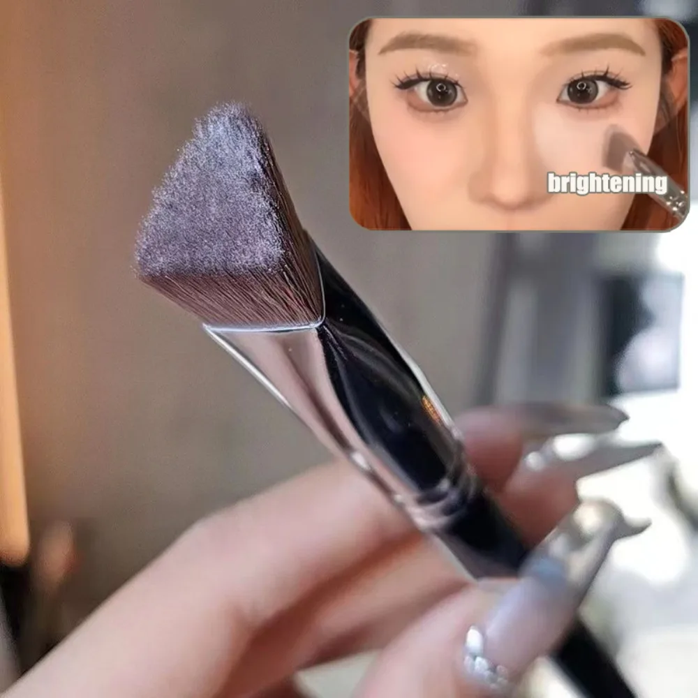 Nouveau Triangle coudé pinceau de maquillage Contour du nez éclaircir sous les yeux surligneur brosse fond de teint brosse cosmétique