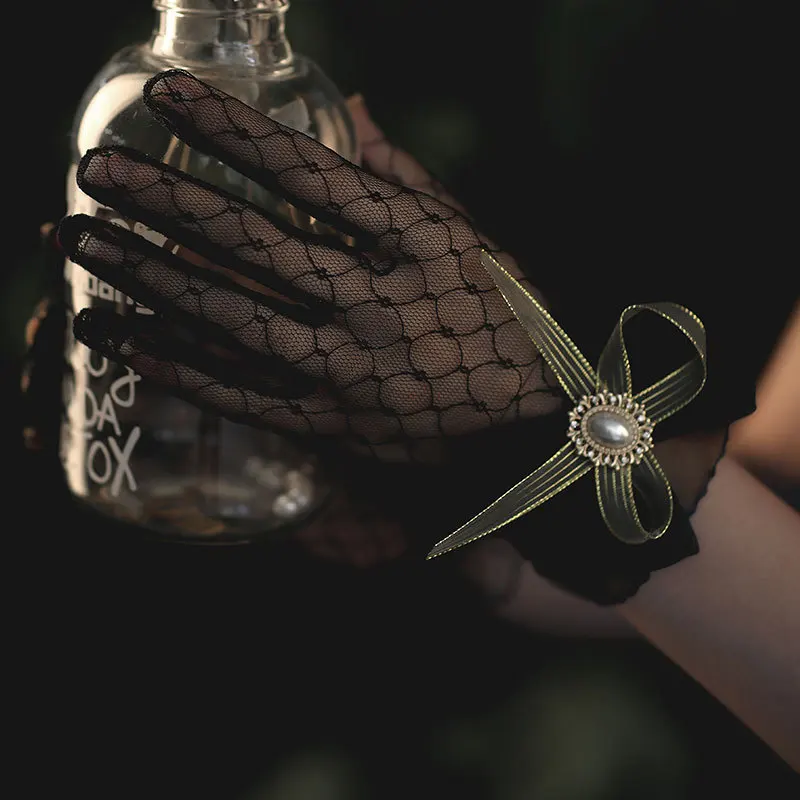 أنيقة الساخن قفازات سوداء الدانتيل مثير قصيرة تول إصبع القيادة قفازات اكسسوارات الزفاف رخيصة العروس قفازات قفازات النساء 2025