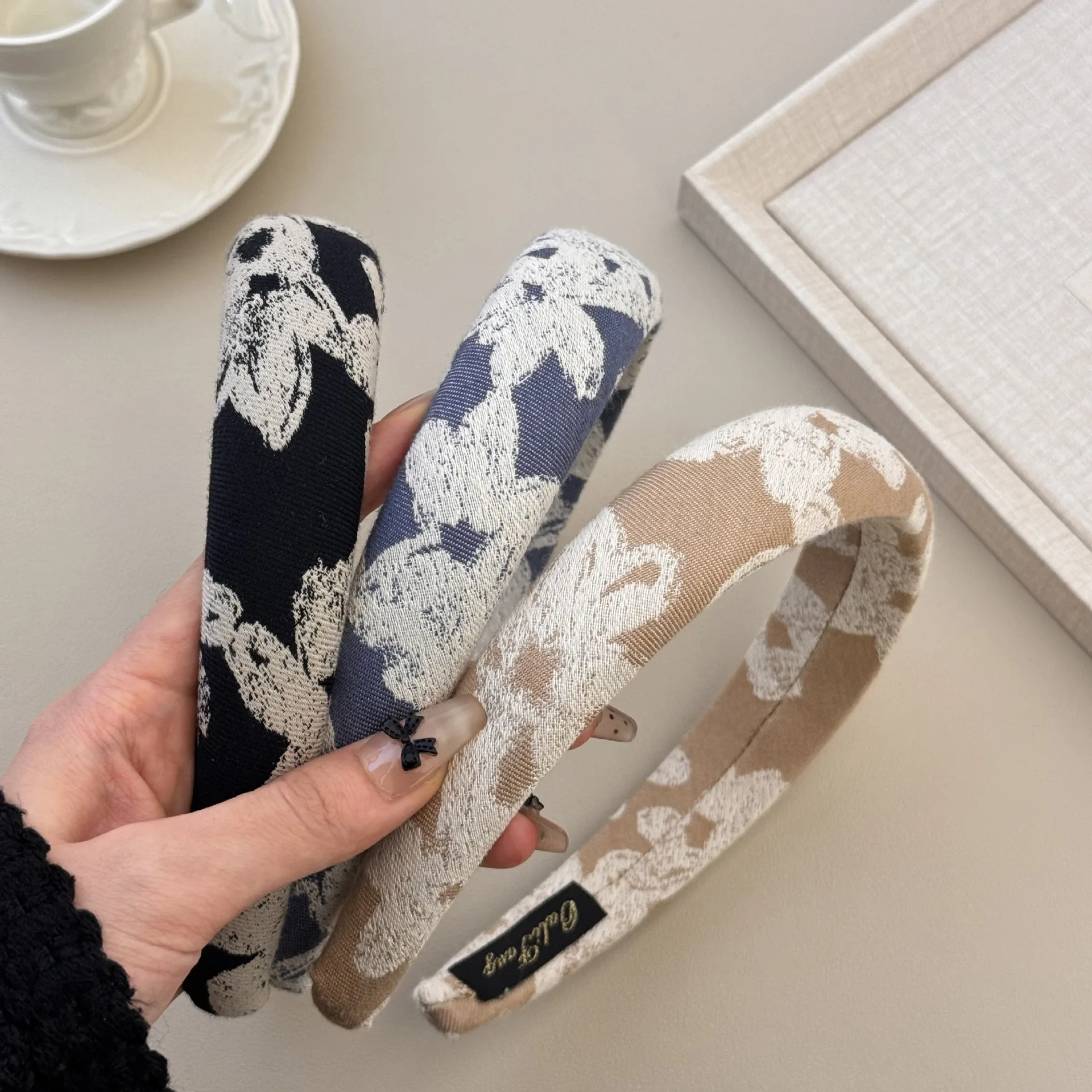 

Нежная повязка на голову из губки с цветочным принтом в китайском стиле, новая широкая повязка на голову в китайском стиле, элегантный и универсальный аксессуар