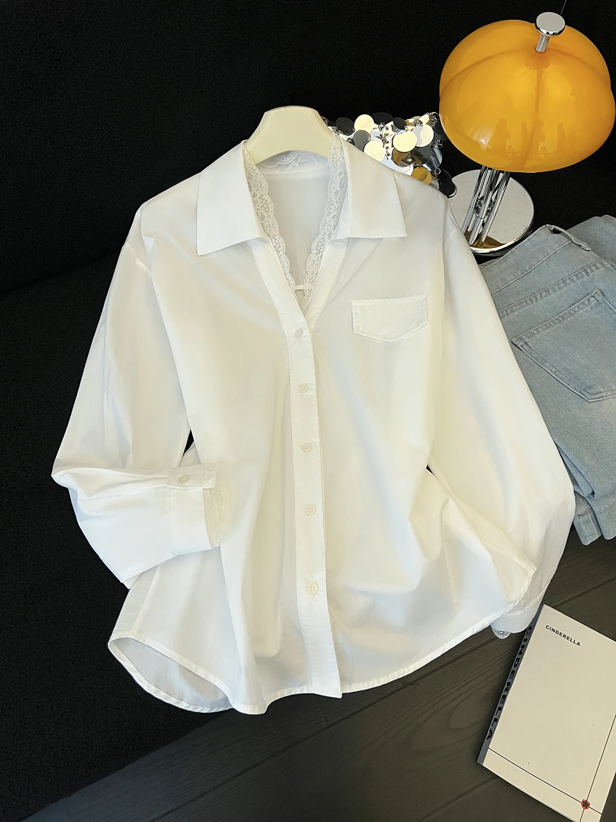 

Elegant and Luxurious Lace-trimmed V-neck Shirt for Women, New Style, Long-Sleeved, Loose-fitting Top