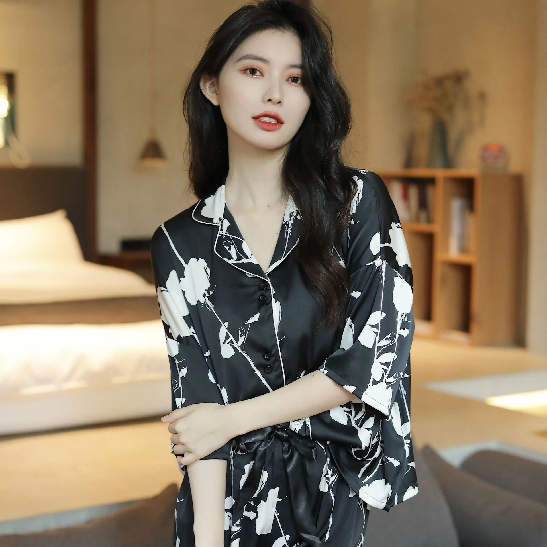 Lisacmvpnel 2022 New Ice Silk Pajamas Female Bat Sleeves Spring And Autumn Thin Home Clothes Set Pyjamas