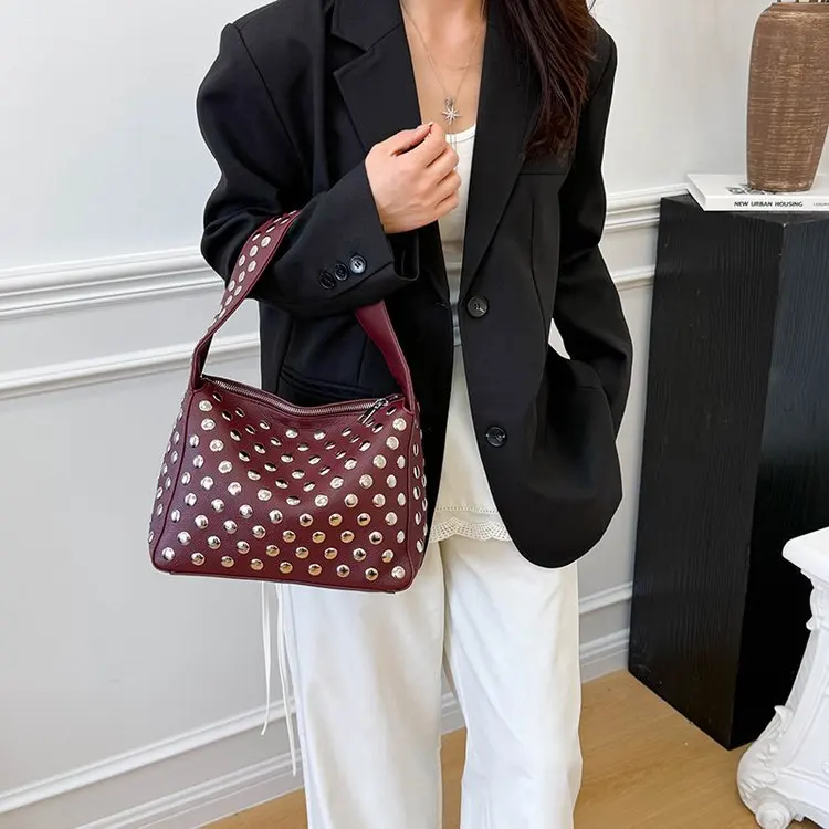 

2025 Dongdaemun Soft Leather Studded Bag Korean Style Crossbody Early Fall Premium Commuter Bag, Studded Spacious