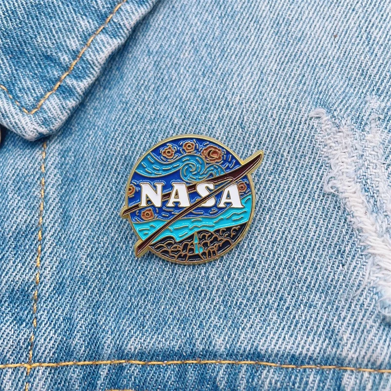 Creative Geometry Starry Sky Oil Painting Landscape Enamel Brooch Aviation Commemorative Alloy Pins Badge Punk Jewelry Gift