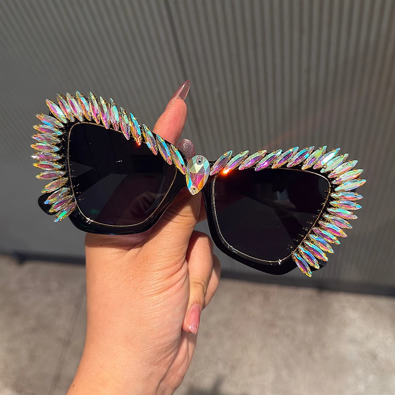 

New Trendy Vintage Cat Eye Diamond Sunglasses Women Female Luxury Brand Designer Rhinestones Sunglasses Big Retro Eyewear Shades