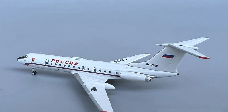 1/400 Russian TU-134 business airliner model RA-65109 202216  Alloy collection model