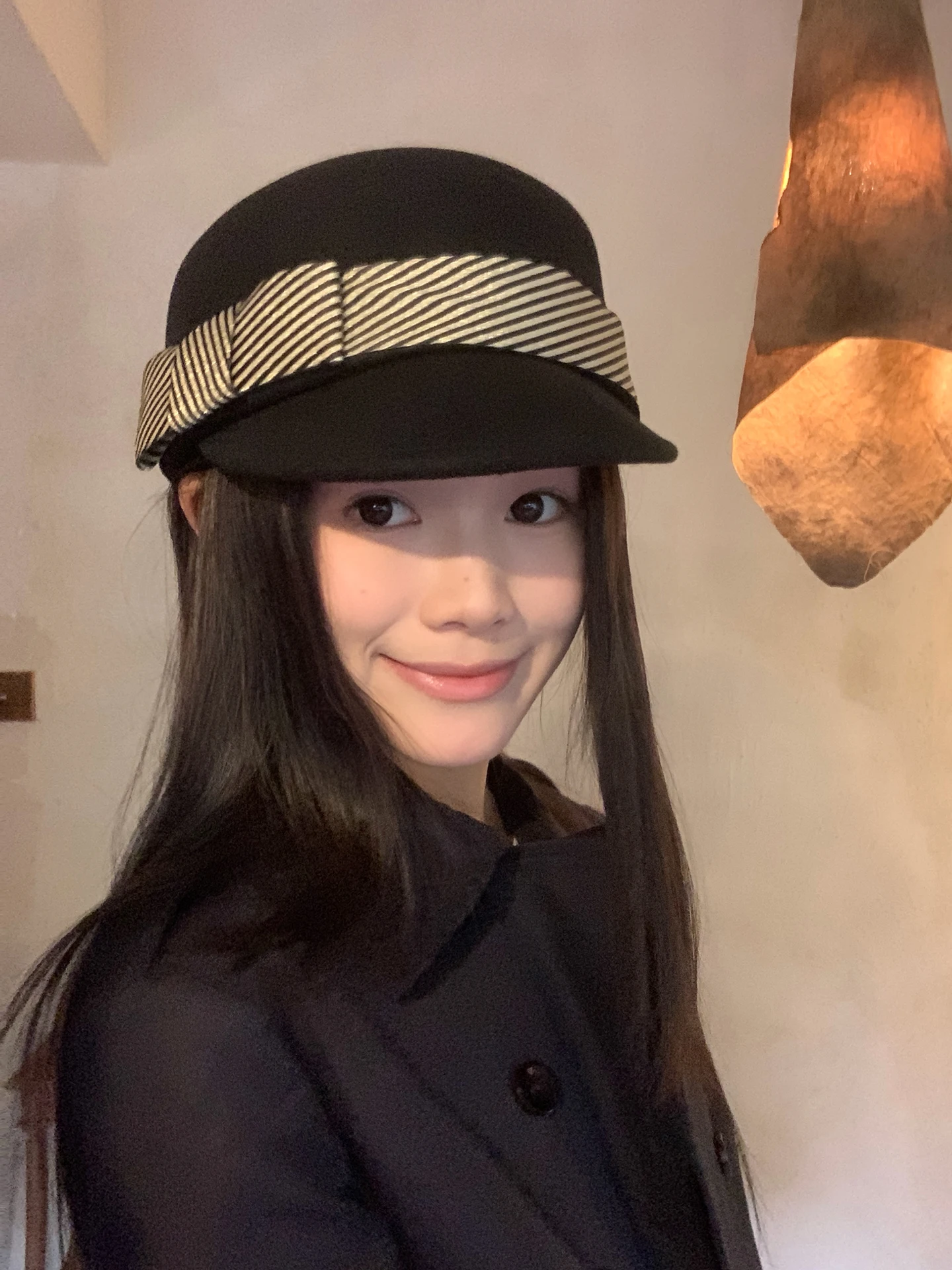 elegante-berretto-da-giornalista-in-lana-per-donna-ideale-per-l'autunno-e-l'inverno-nero-piccolo-perfetto-come-regalo-con-fiocco-retro-cappello-a-tesa-piatta-stile-street