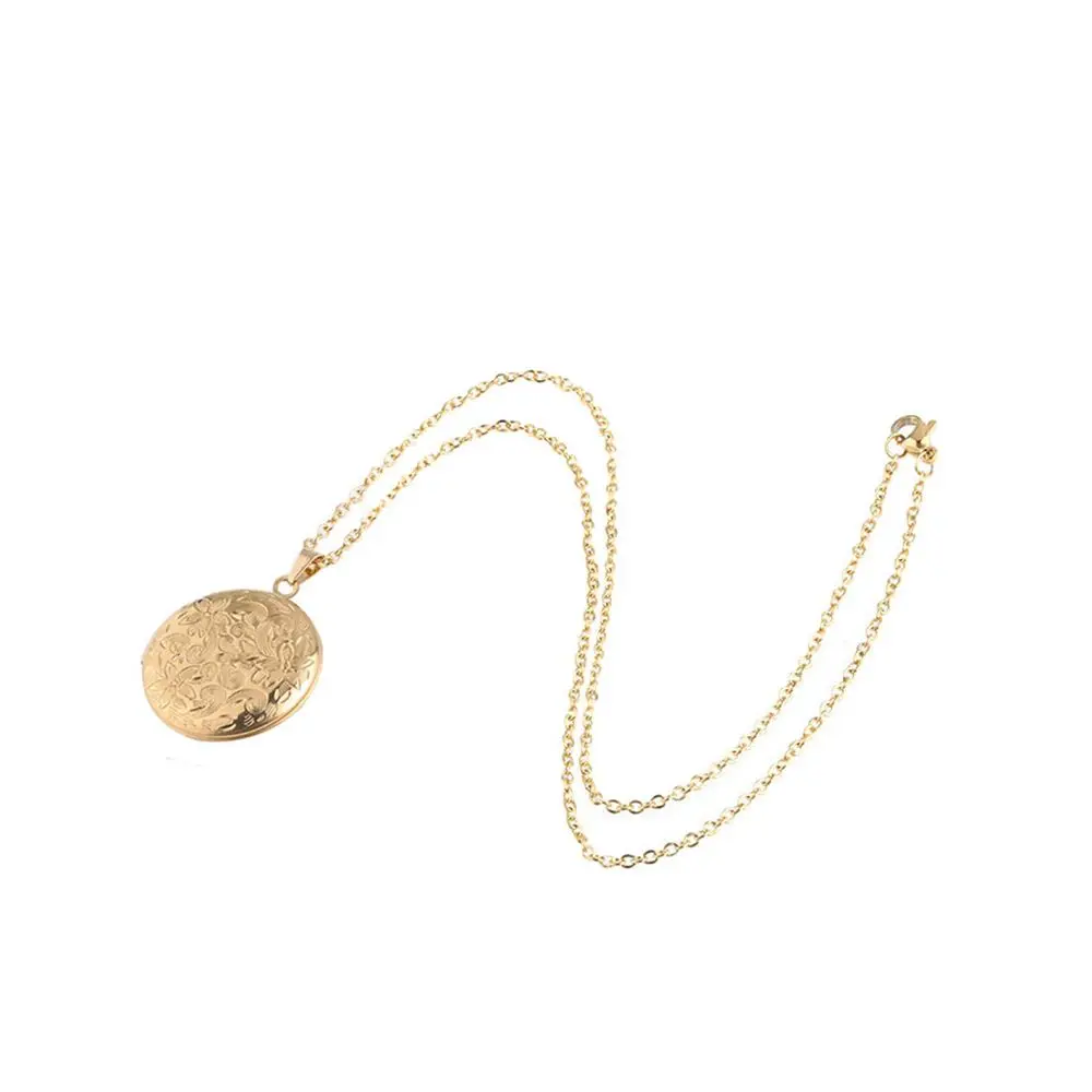 

Gift Lover Three-dimensional Carving Friend Chain Photo Picture Locket Necklace Round Shaped Pendant